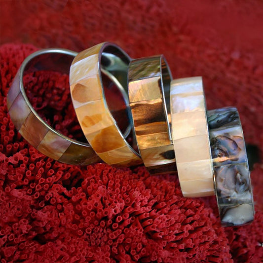 Shell bangle pearled assorted