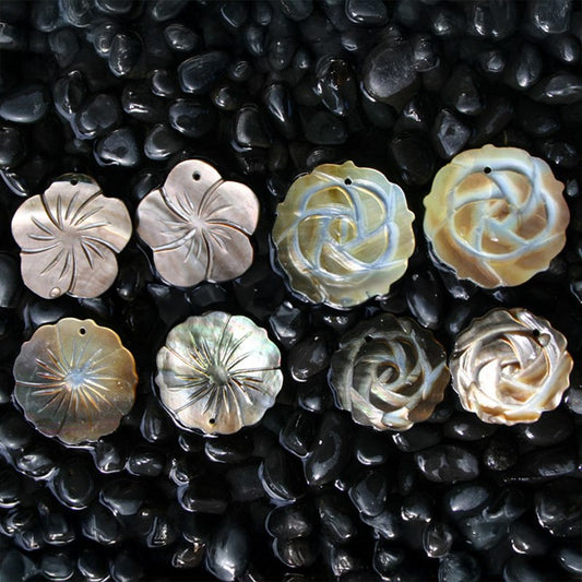 Blacklip pearled flower