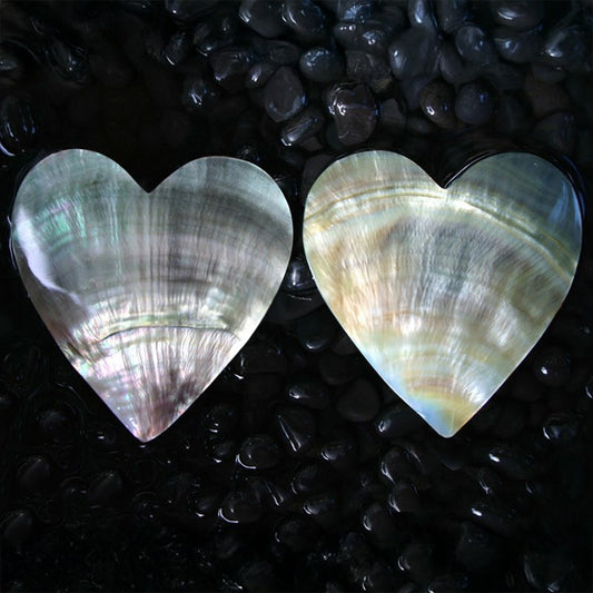 Blacklip pearled heart