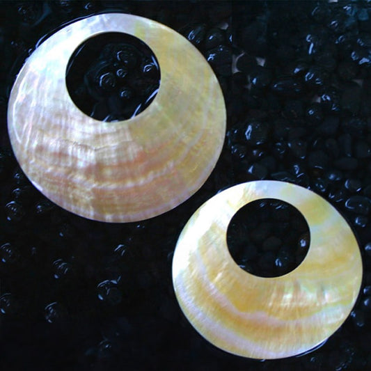 Goldlip pearled round donut