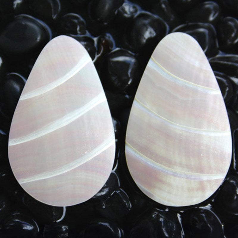 Nautilus pearl ovoid 3 lines small pair
