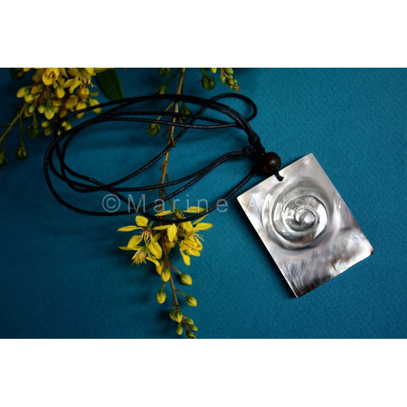Carved pearl shell without cord 2