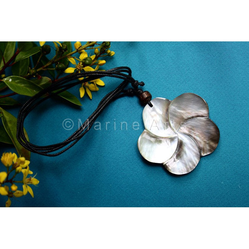Carved pearl shell without cord 3