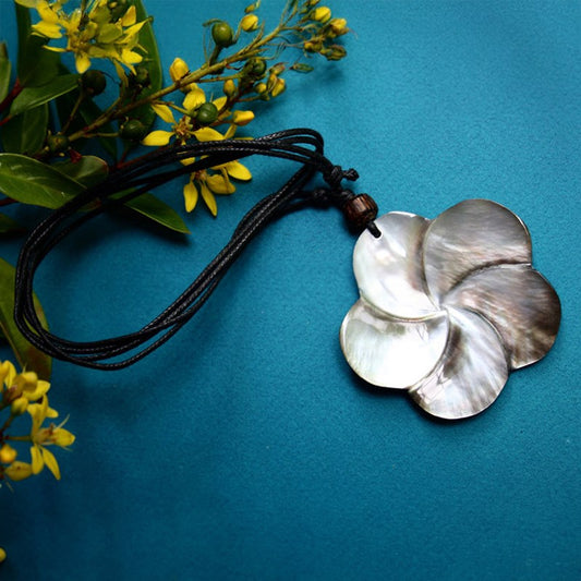 Carved pearl shell without cord 3