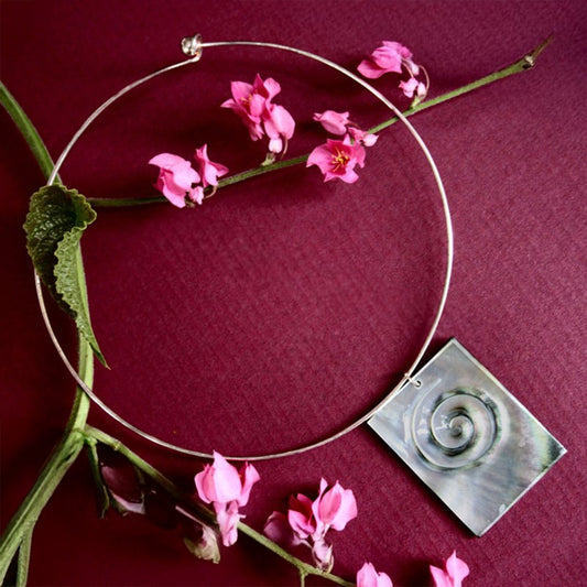 Carved pearl shell without cord 14