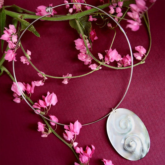 Carved pearl shell without cord 16