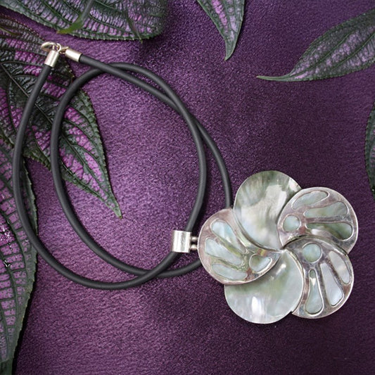 Carved pearl shell with silver without cord 2