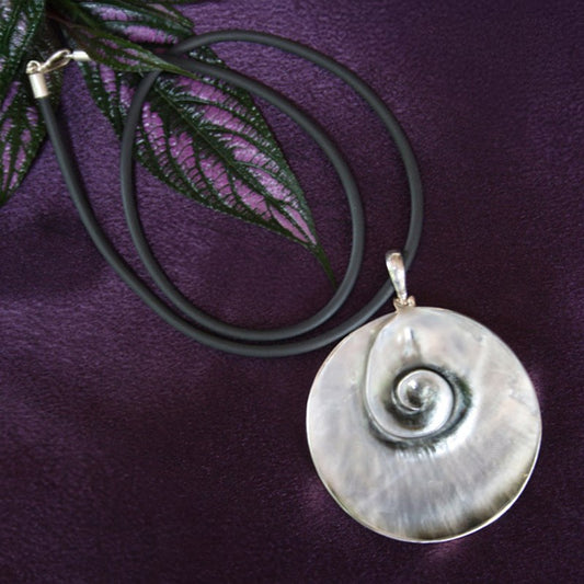 Carved pearl shell with silver without cord 6