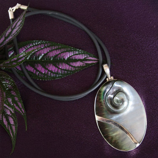 Carved pearl shell with silver without cord 9