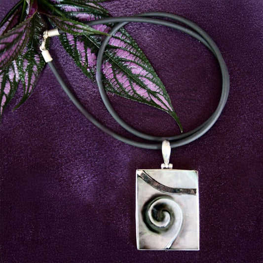 Carved pearl shell with silver without cord 11