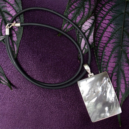 Carved pearl shell with silver without cord 12