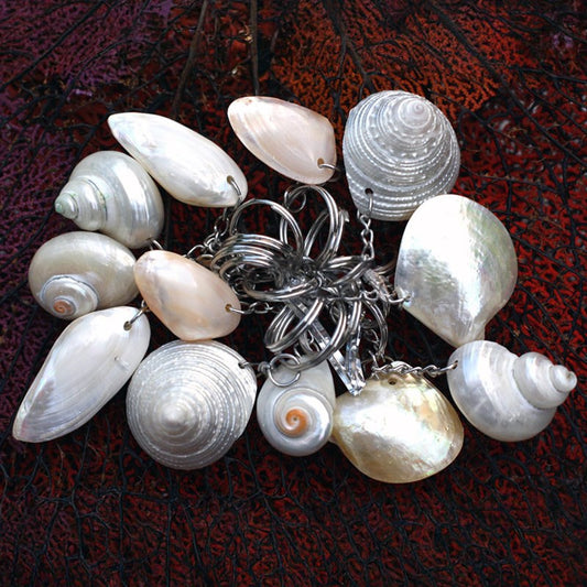 Keychain with pearly shells