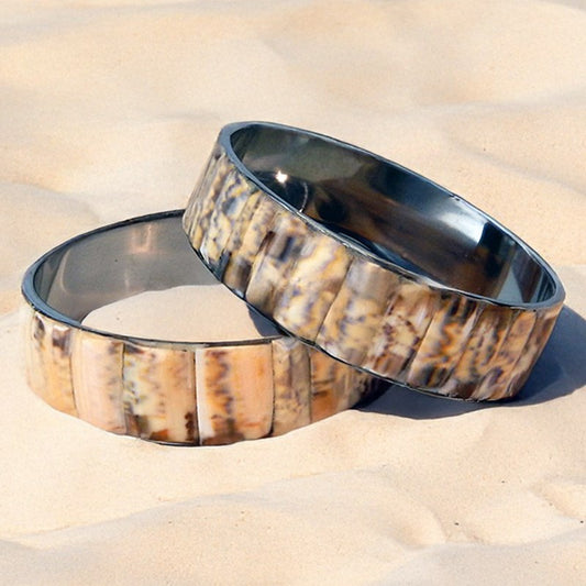 Shell bangle polished Olive shell