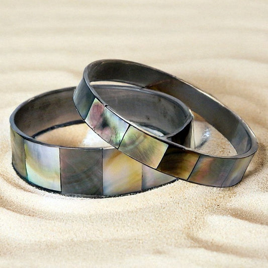 Shell bangle blacklip pearled