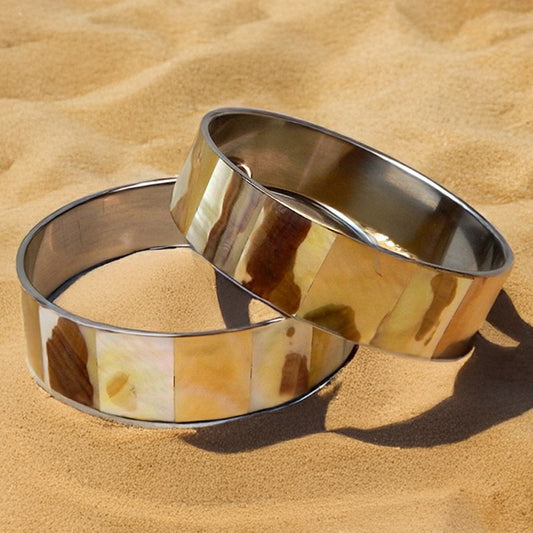 Shell bangle pearled Goldlip tiger