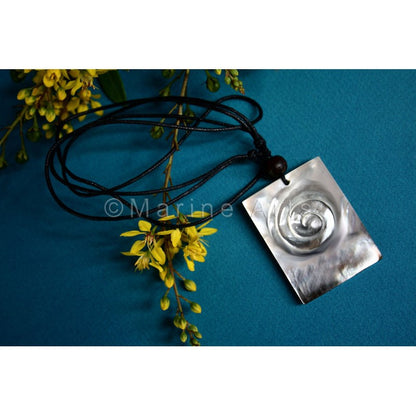 Carved pearl shell without cord 2