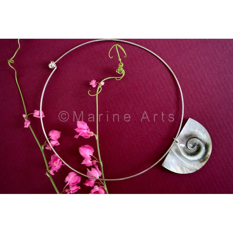 Carved pearl shell without cord 12