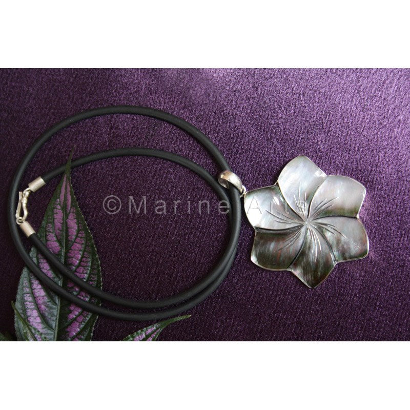 Carved pearl shell with silver without cord 1