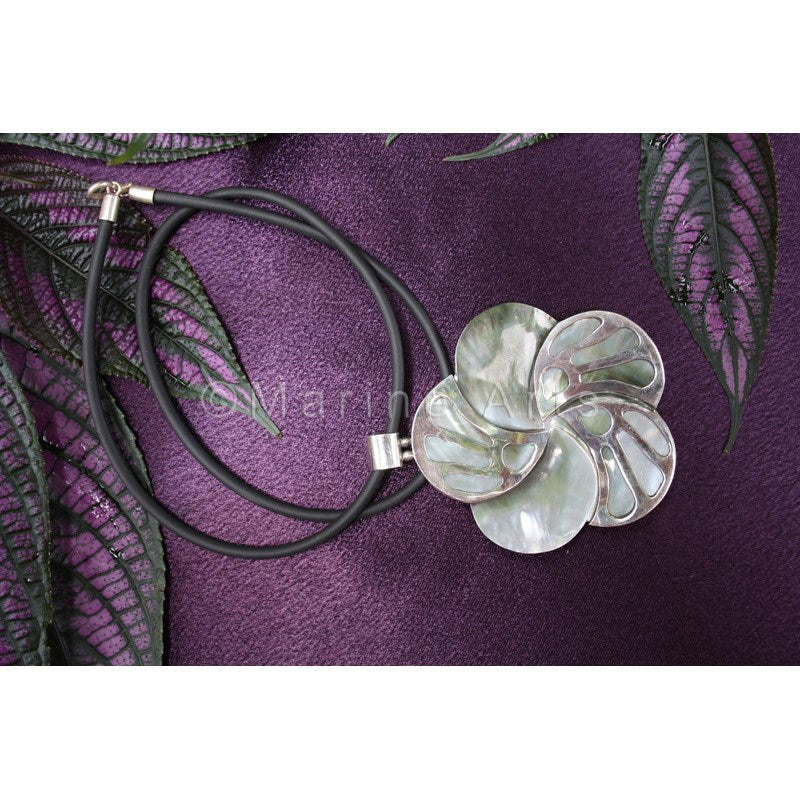 Carved pearl shell with silver without cord 2