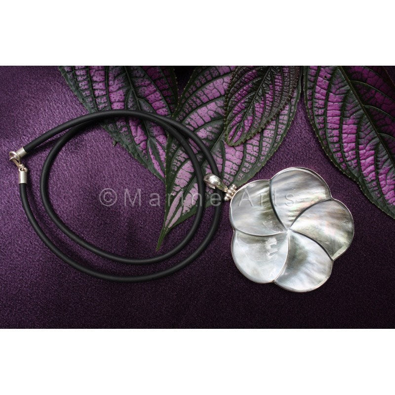 Carved pearl shell with silver without cord 3