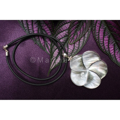 Carved pearl shell with silver without cord 3