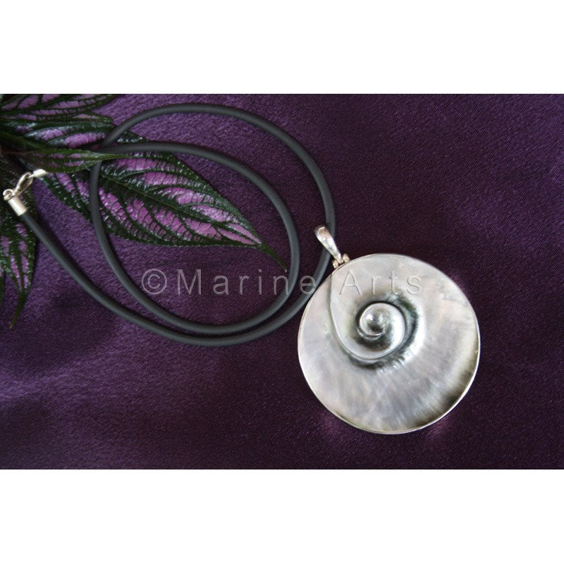 Carved pearl shell with silver without cord 6