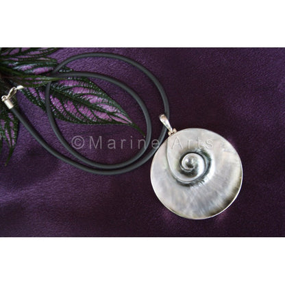 Carved pearl shell with silver without cord 6